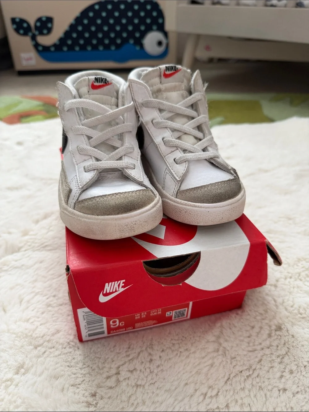 Nike Kids White and Black Blazer Mid ‘77 (TD)